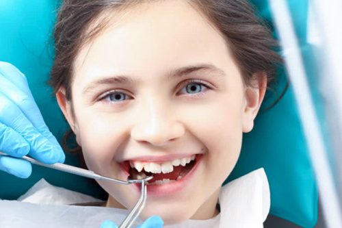 Лечить молочные зубы у детей ?