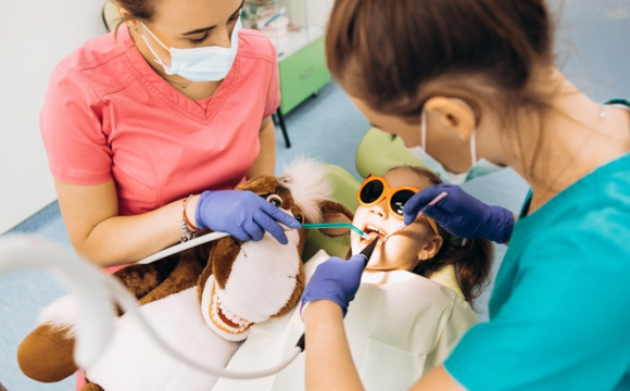 Визит ребенка к стоматологу. Как вести себя родителям на приеме